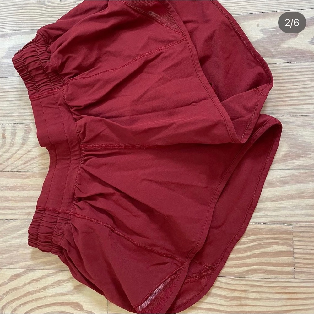 lululemon shorts 2.5 hotty hot